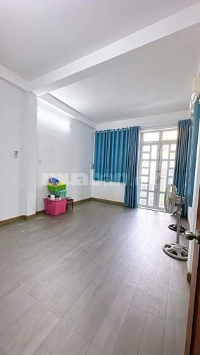Nhà xây chất lượng hoàn hảo, rộng rãi thoáng mát, giá giảm siêu tốt. 