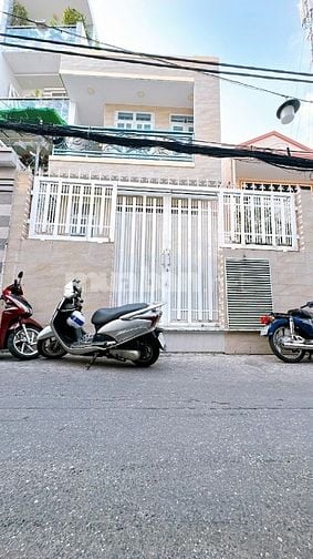 Nhà xây chất lượng hoàn hảo, rộng rãi thoáng mát, giá giảm siêu tốt. 