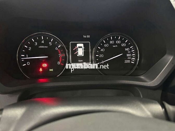 Toyota Avanza Premio 2023 1.5CVT,màu bạc,42.000 km
