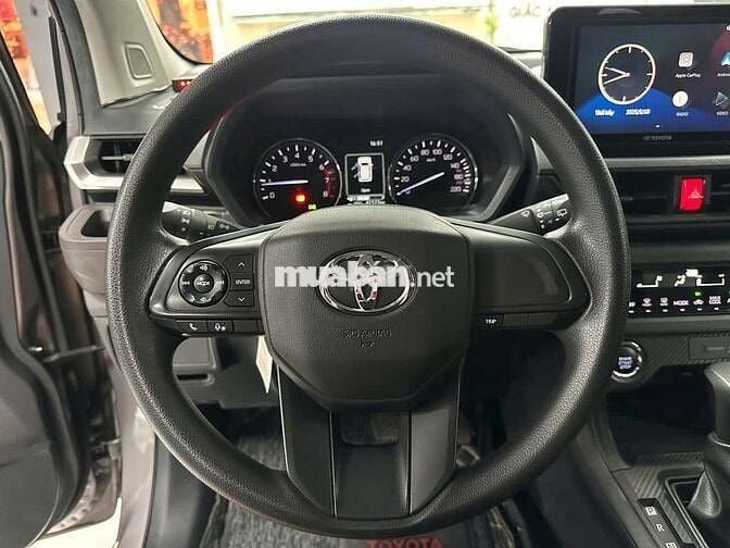 Toyota Avanza Premio 2023 1.5CVT,màu bạc,42.000 km