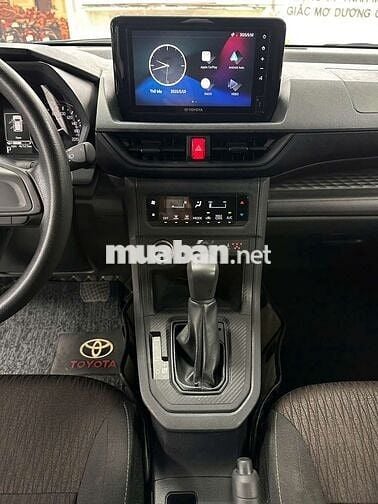 Toyota Avanza Premio 2023 1.5CVT,màu bạc,42.000 km