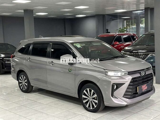 Toyota Avanza Premio 2023 1.5CVT,màu bạc,42.000 km