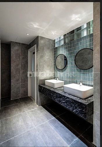 Giảm giá 5 tỷ! Bán gấp tòa nhà Văn Phòng Đào Duy Anh, HĐ thuê 100 tr