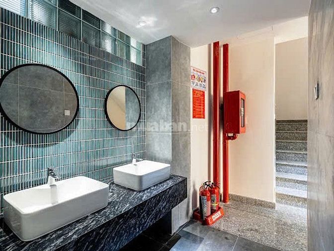 Giảm giá 5 tỷ! Bán gấp tòa nhà Văn Phòng Đào Duy Anh, HĐ thuê 100 tr