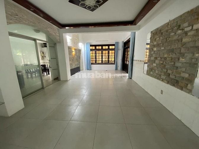 Cho thuê Villa 2 mặt tiền khu compound Nguyễn văn Hưởng, p. Thảo Điền