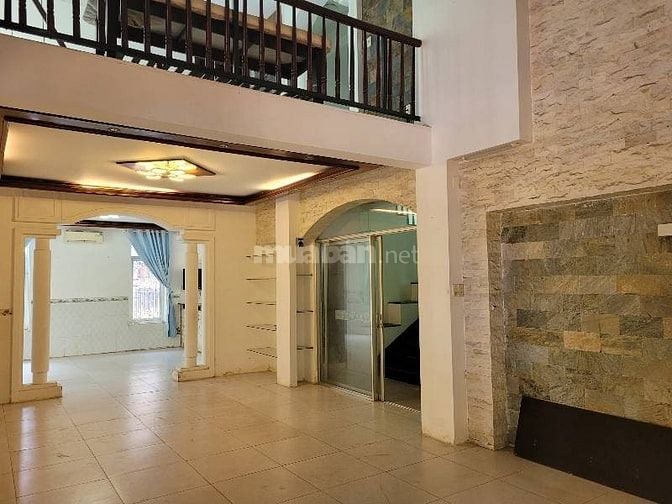 Cho thuê Villa 2 mặt tiền khu compound Nguyễn văn Hưởng, p. Thảo Điền