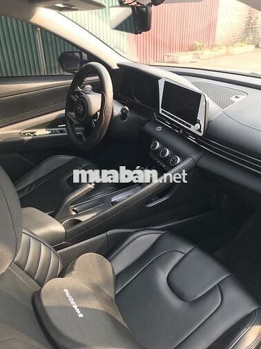 Hyundai Elantra 2022 1.6 AT Tiêu chuẩn - 11000 km