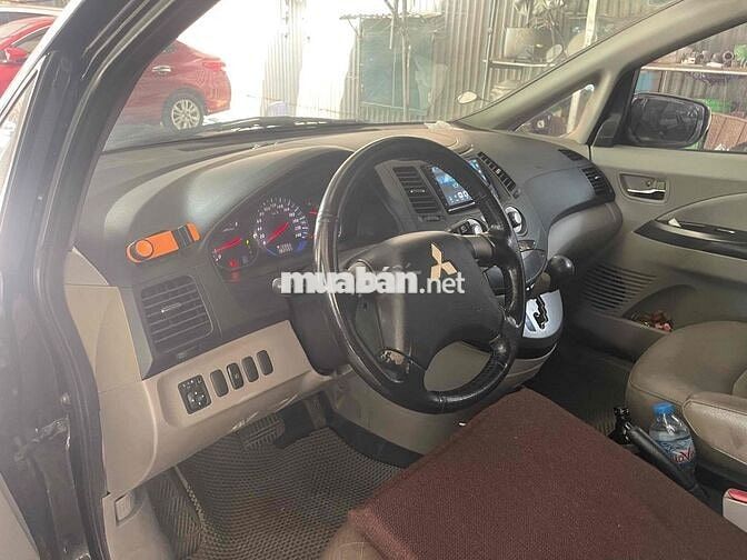 Mitsubishi Grandis 2005 2.4 AT - 10000 km