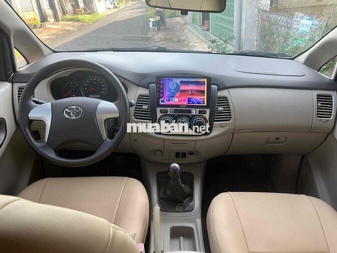 Toyota Innova 2016 2.0E - 100000 km