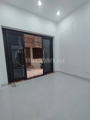 BÁN NHÀ PHÂN LÔ QUÂN ĐỘI - Ô TÔ VÀO NHÀ - NHÀ ĐẸP Ở NGAY 