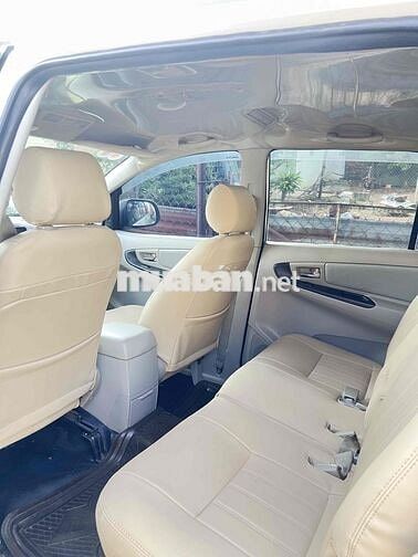 Toyota Innova 2016 2.0E - 100000 km