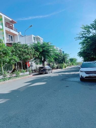 Cần bán lô đất Biệt Thự nền Q-200m2 căn góc đường 12m KDC 13E Intresco