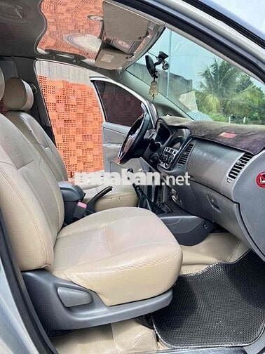 Toyota Innova 2013 - 100 km