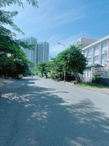 Cần bán lô đất Biệt Thự nền Q-200m2 căn góc đường 12m KDC 13E Intresco