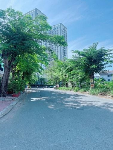 Cần bán lô đất Biệt Thự nền Q-200m2 căn góc đường 12m KDC 13E Intresco