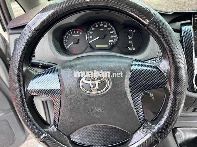Toyota Innova 2013 - 100 km