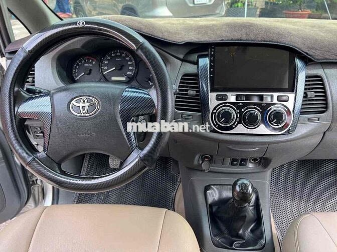 Toyota Innova 2013 - 100 km
