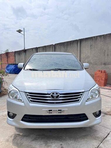Toyota Innova 2013 - 100 km