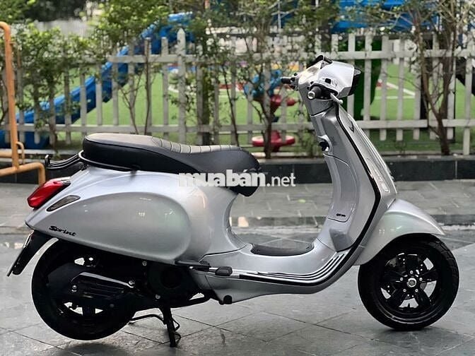 Đẳng cấp sprint màu bạc đèn vuông