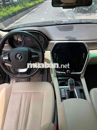 VinFast Lux SA 2.0 Premium nội thất kem 2020