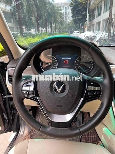 VinFast Lux SA 2.0 Premium nội thất kem 2020