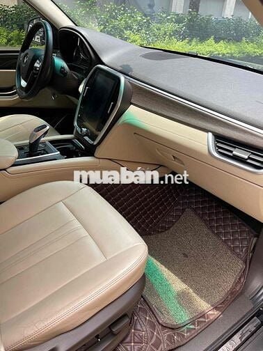 VinFast Lux SA 2.0 Premium nội thất kem 2020