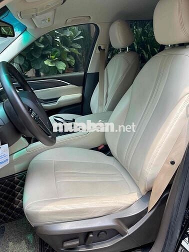 VinFast Lux SA 2.0 Premium nội thất kem 2020