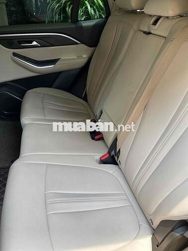 VinFast Lux SA 2.0 Premium nội thất kem 2020