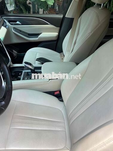 VinFast Lux SA 2.0 Premium nội thất kem 2020