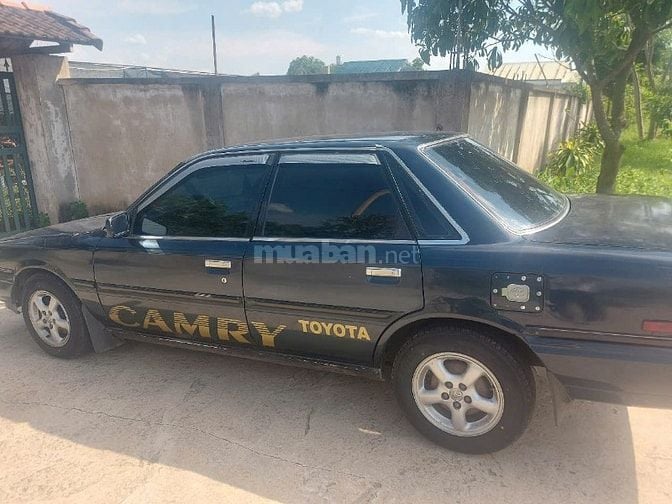 Tôi cần bán xe toyota như hình, bao rút hồ sơ