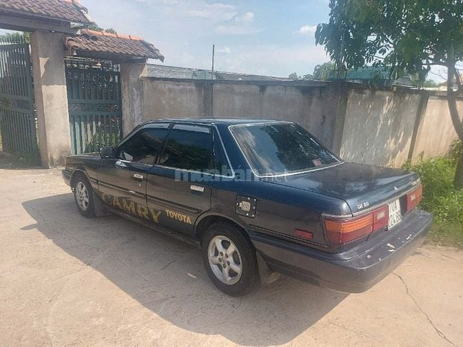 Tôi cần bán xe toyota như hình, bao rút hồ sơ