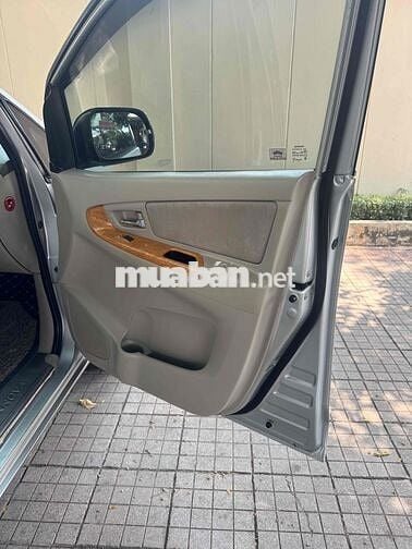Toyota Innova 2010 G - 120 km