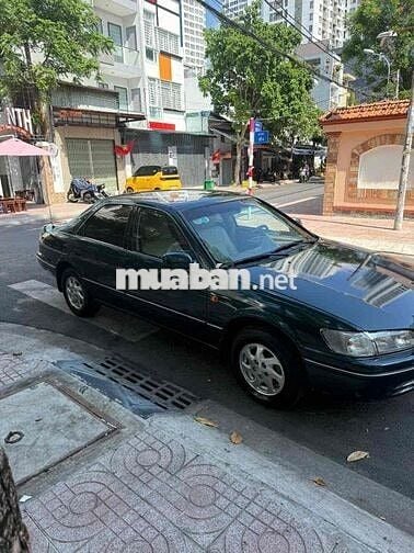 Toyota Camry GLi 2.2 số sàn đời cuối 2000