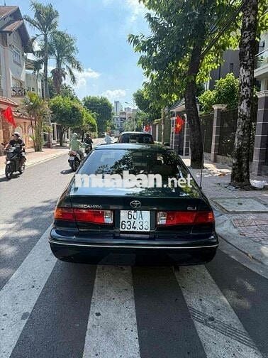 Toyota Camry GLi 2.2 số sàn đời cuối 2000