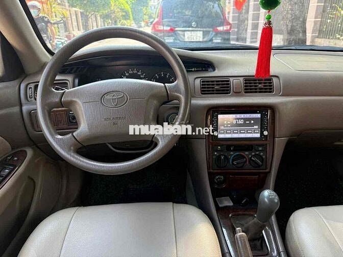 Toyota Camry GLi 2.2 số sàn đời cuối 2000