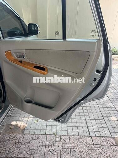 Toyota Innova 2010 G - 120 km