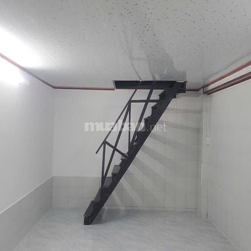 Cho thuê nhà đường Thạch Thị Thanh, quận 1, hẻm gần chợ Tân Đnh
