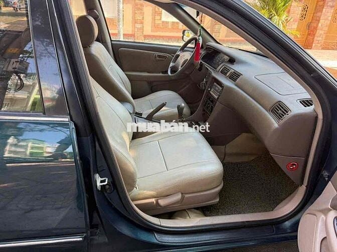 Toyota Camry GLi 2.2 số sàn đời cuối 2000