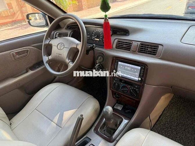 Toyota Camry GLi 2.2 số sàn đời cuối 2000