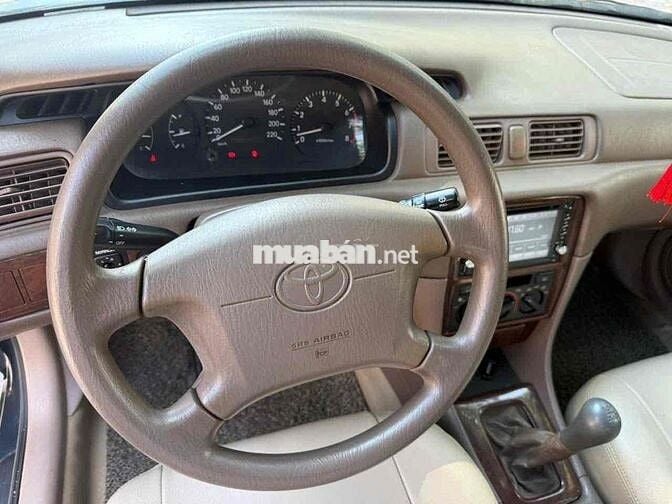 Toyota Camry GLi 2.2 số sàn đời cuối 2000