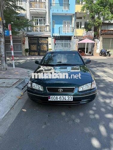 Toyota Camry GLi 2.2 số sàn đời cuối 2000