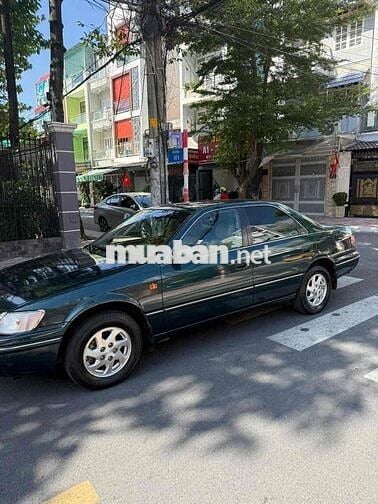 Toyota Camry GLi 2.2 số sàn đời cuối 2000