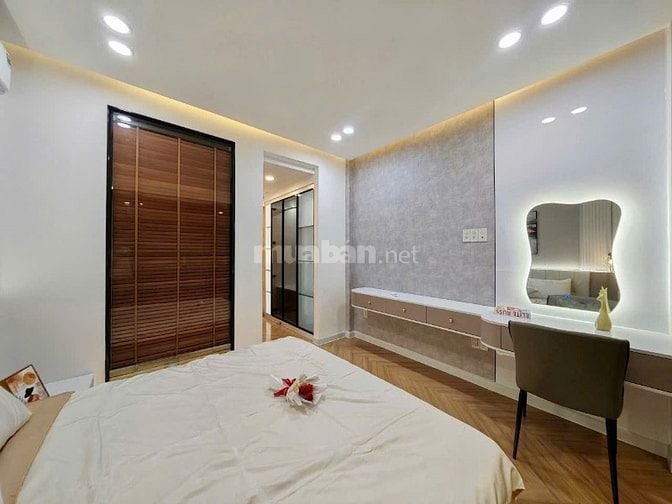 Bán nhà mặt tiền đường  12M Ca Văn Thỉnh, P.14, Tân Bình (6m x 28m côn