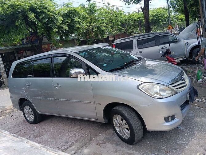 Toyota Innova 2010g - 999999 km