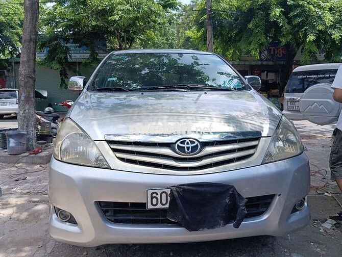 Toyota Innova 2010g - 999999 km