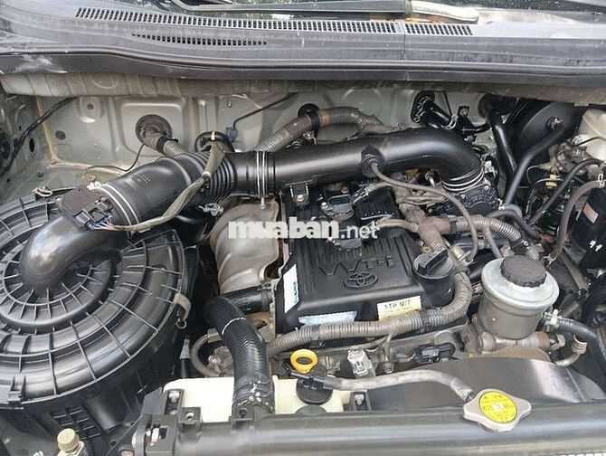 Toyota Innova 2010g - 999999 km