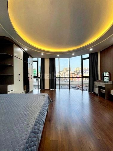 MẶT PHỐ HỒNG TIẾN - NGUYÊN VĂN CỪ -MT RỘNG - 7TẦNG THANG MÁY- VỈA HÈ 