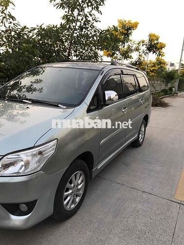Toyota Innova 2013 2.0G - 155000 km