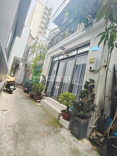Chỉ 4,7 tỷ ngay Hoàng Quốc Việt, DT 4x10m