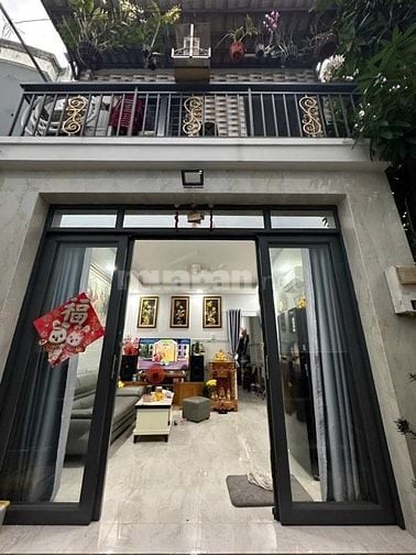 Chỉ 4,7 tỷ ngay Hoàng Quốc Việt, DT 4x10m